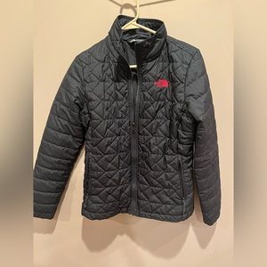 Northface Womens black puffer jacket size medium